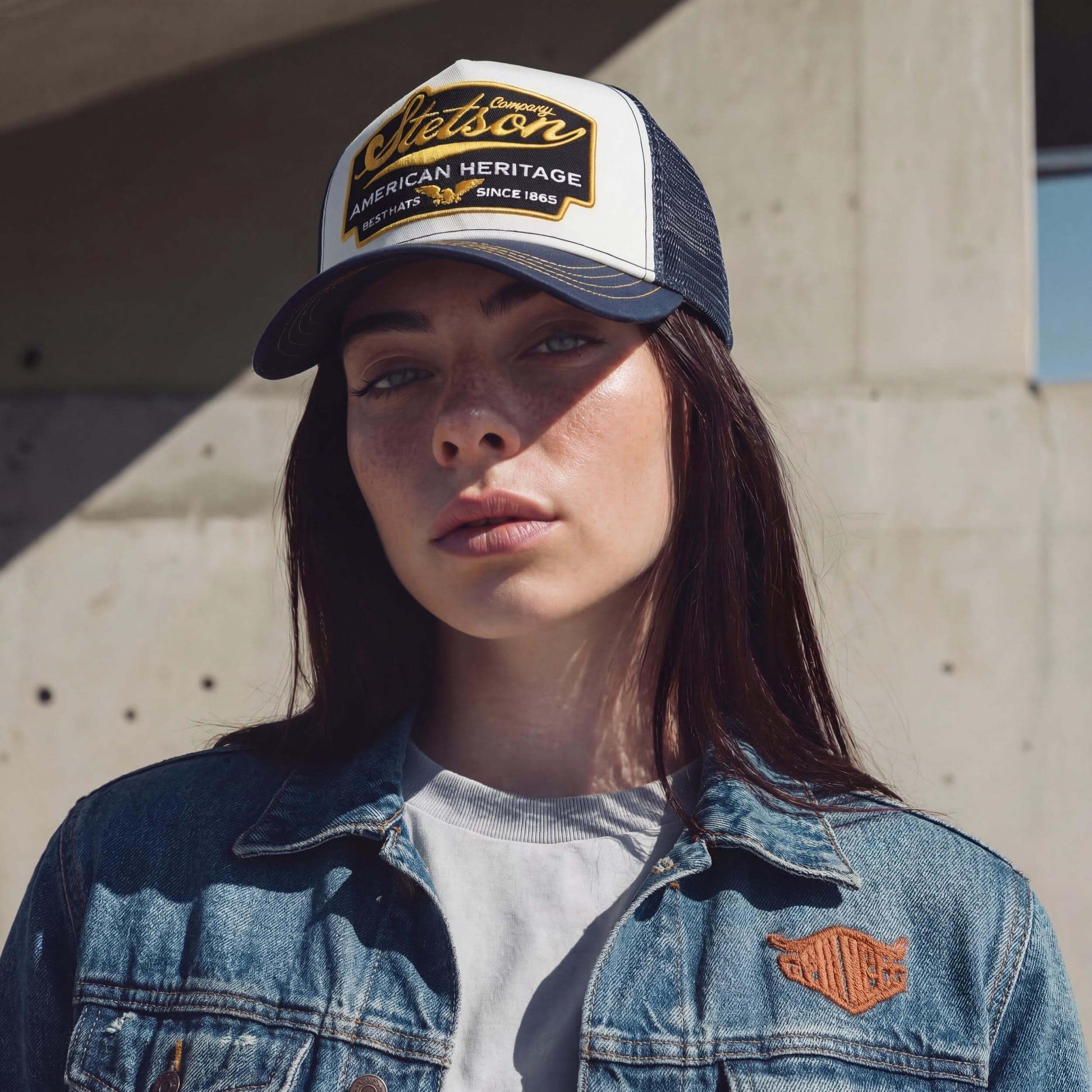 dunkelblau (female-model Hazel Bourne)