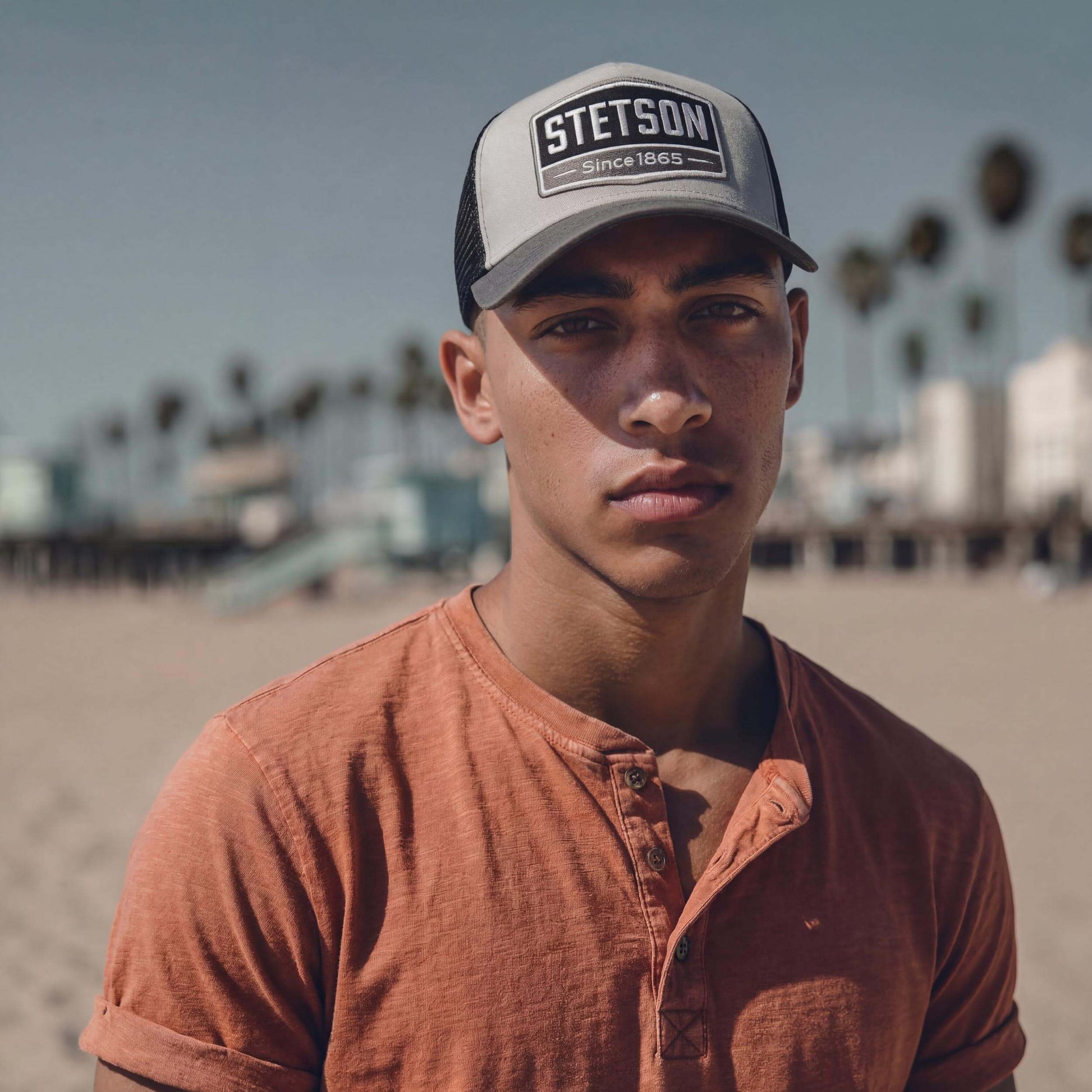 grau-schwarz (male-model Luke Fermer)