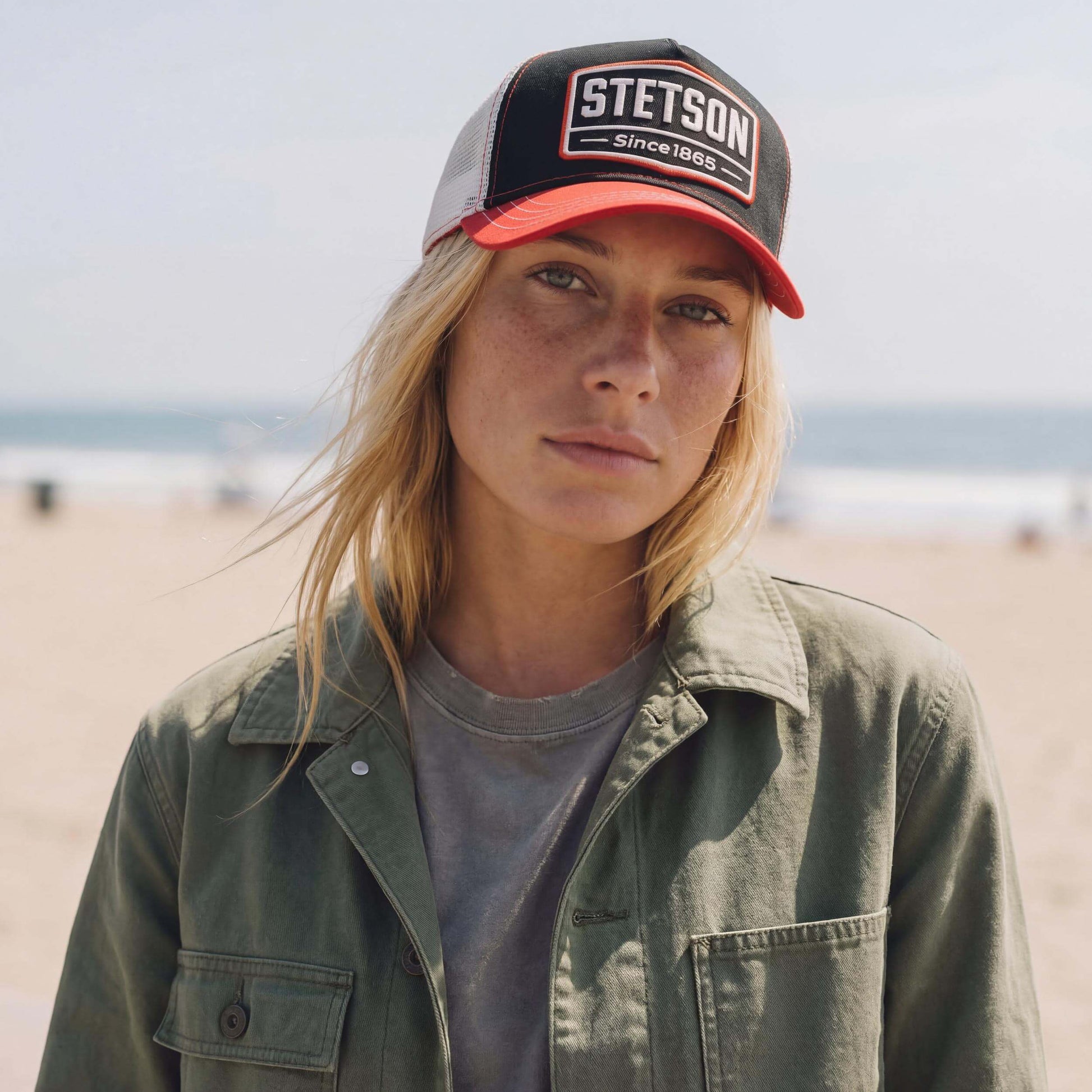 schwarz-orange (female-model Alexis Newman)