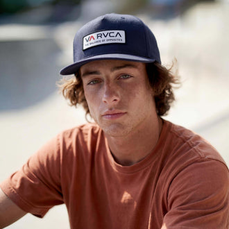donkerblauw (mannelijk model James Lavender)