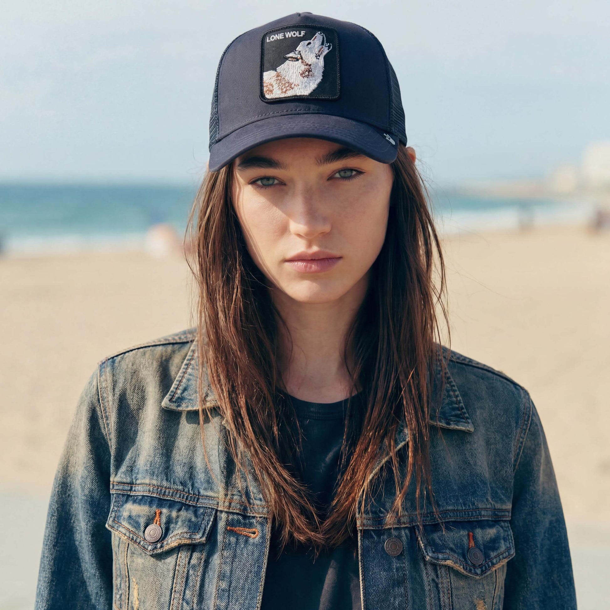 dunkelblau (female-model Nicole Capman)