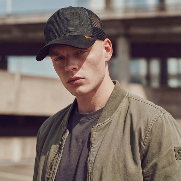 schwarz (male-model Tony Cenic)