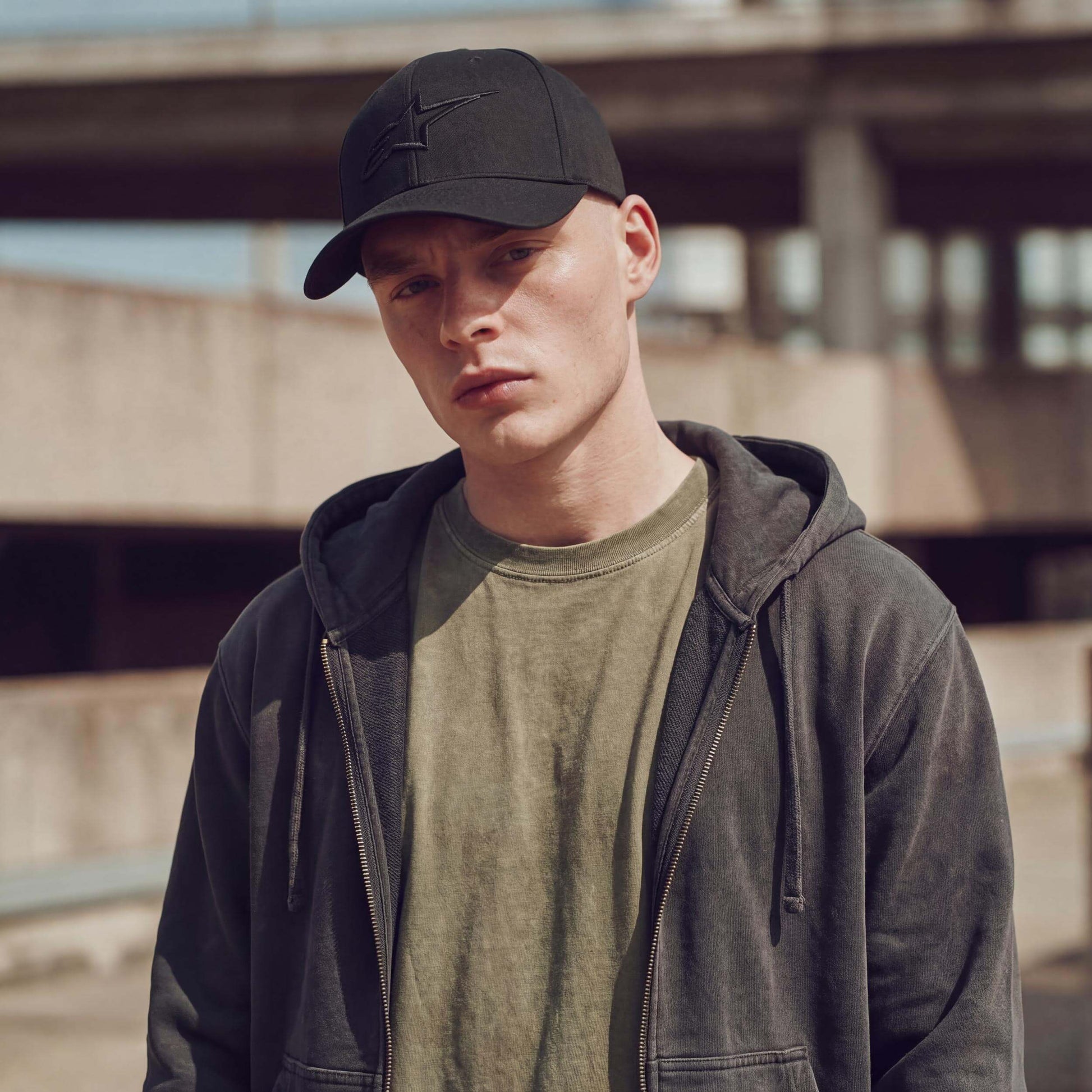 schwarz-schwarz (male-model Tony Cenic)