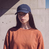 dunkelblau (female-model Nicole Capman)
