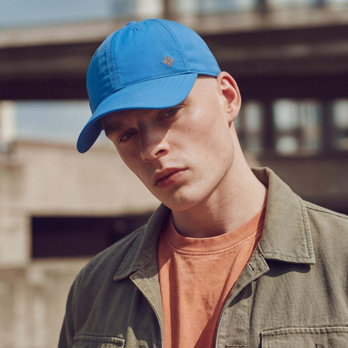 blau (male-model Mike Anderson)