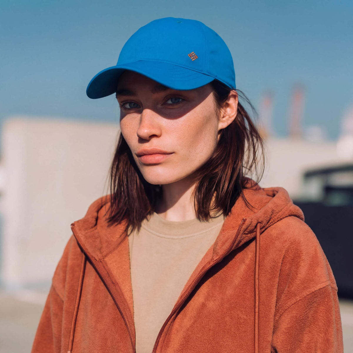 blau (female-model Jessica Paulic)