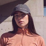 grau (female-model Nicole Capman)