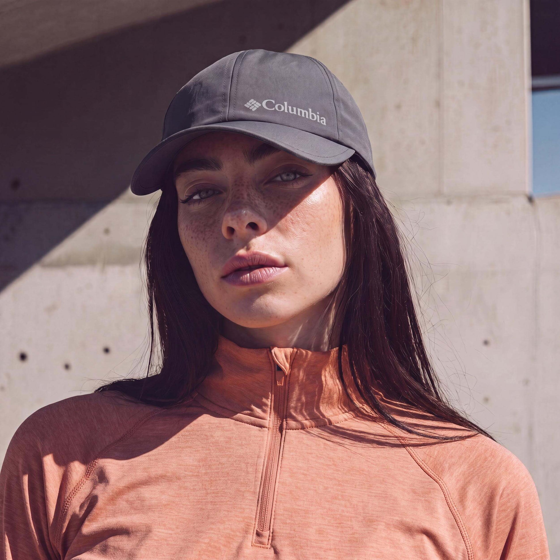 grau (female-model Nicole Capman)