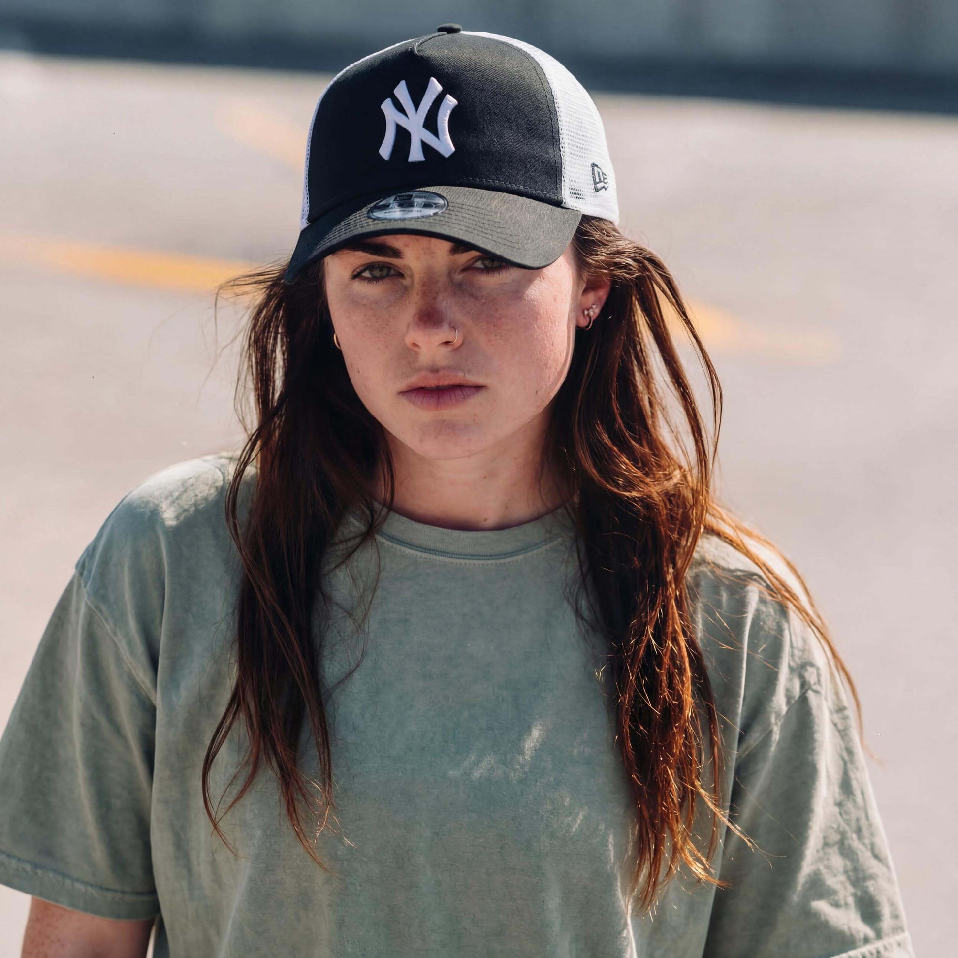 schwarz (female-model Sandra Smith)