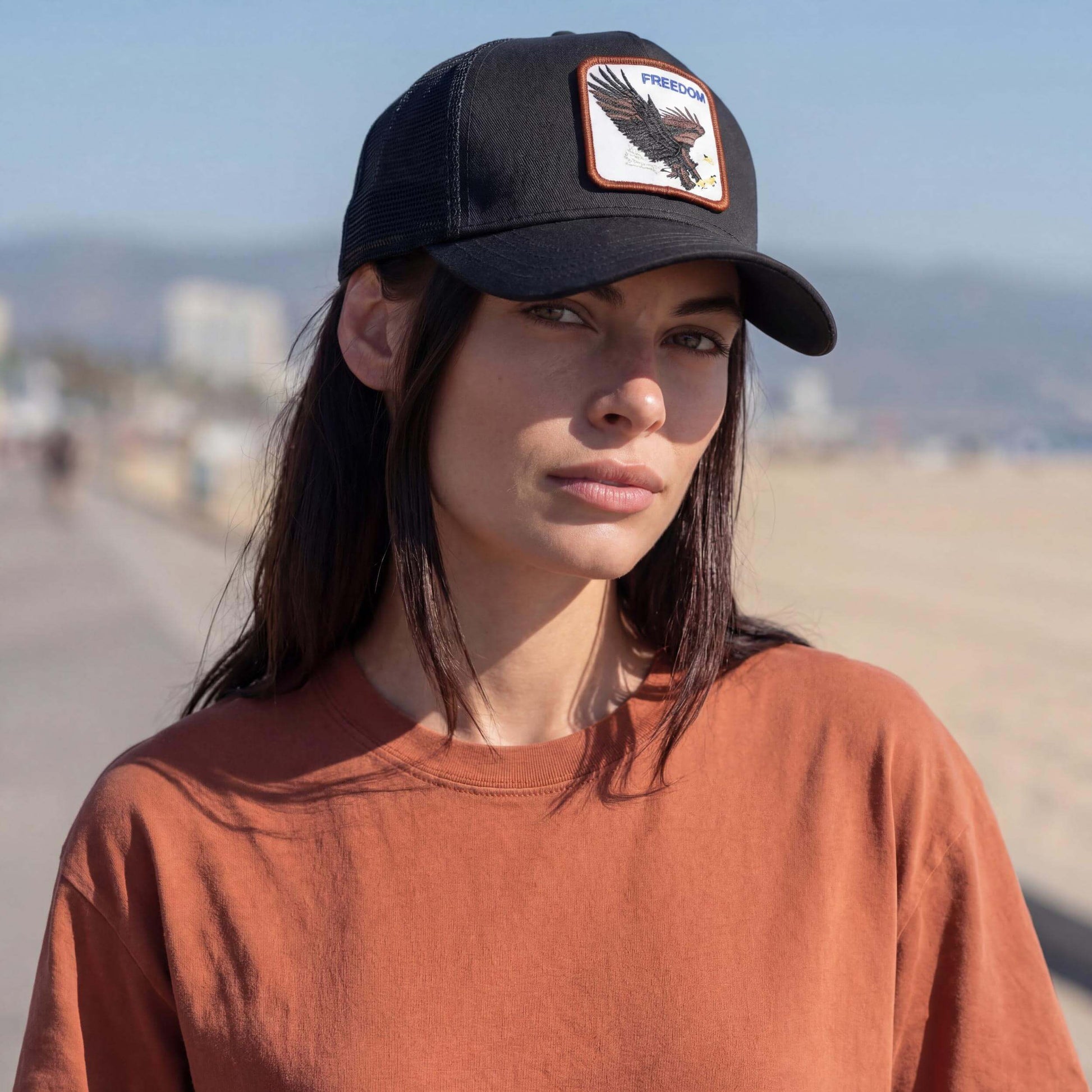 schwarz (female-model Zara Slater)