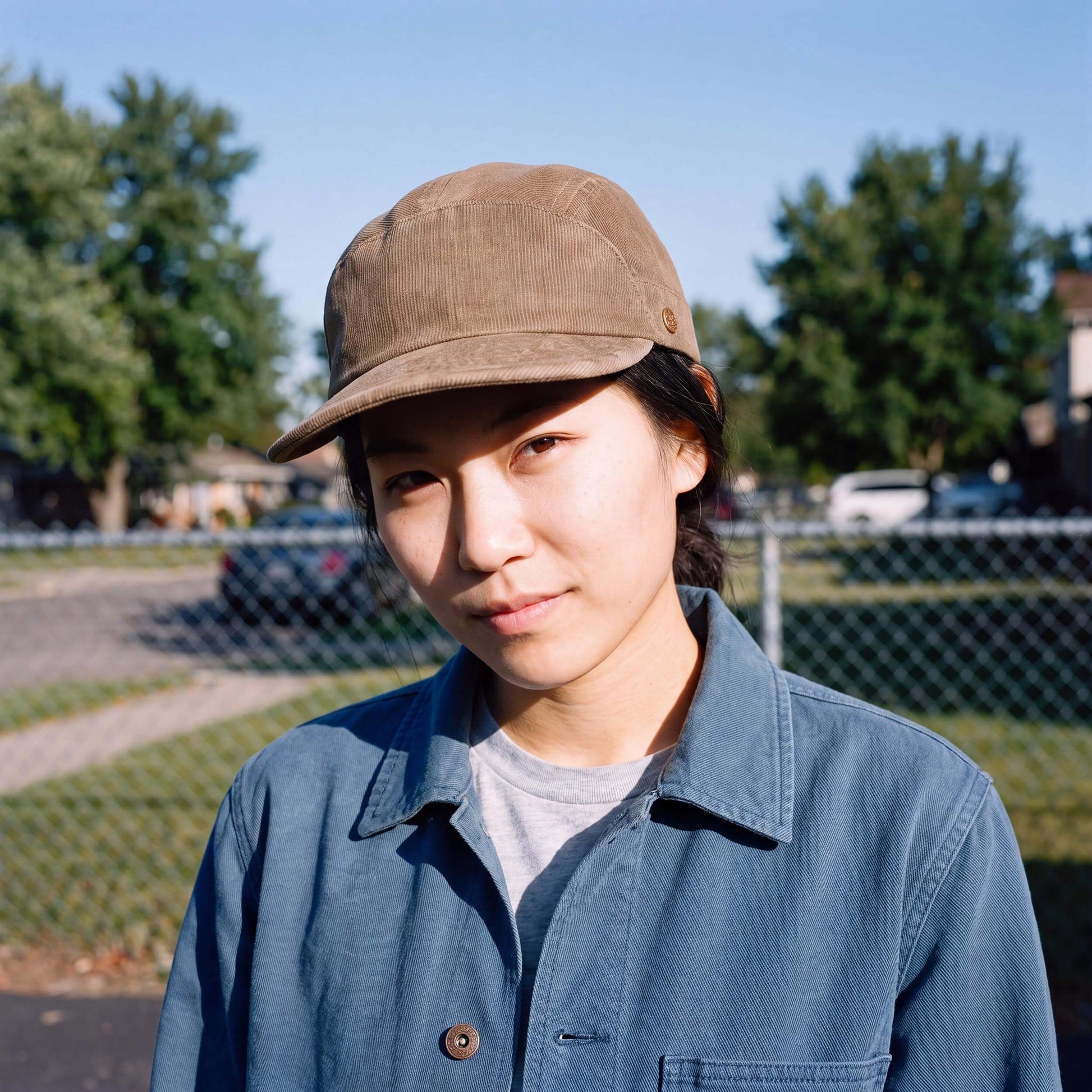 khaki (female-model)
