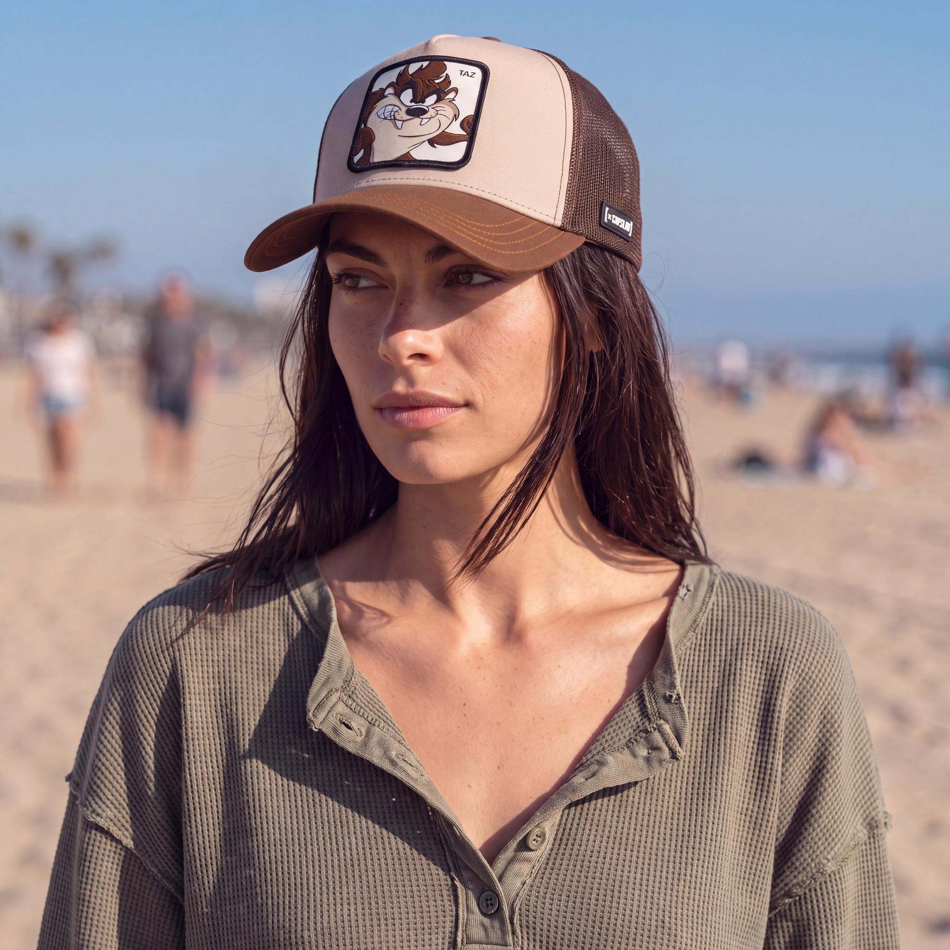 hellbraun (female-model Alexis Newman)