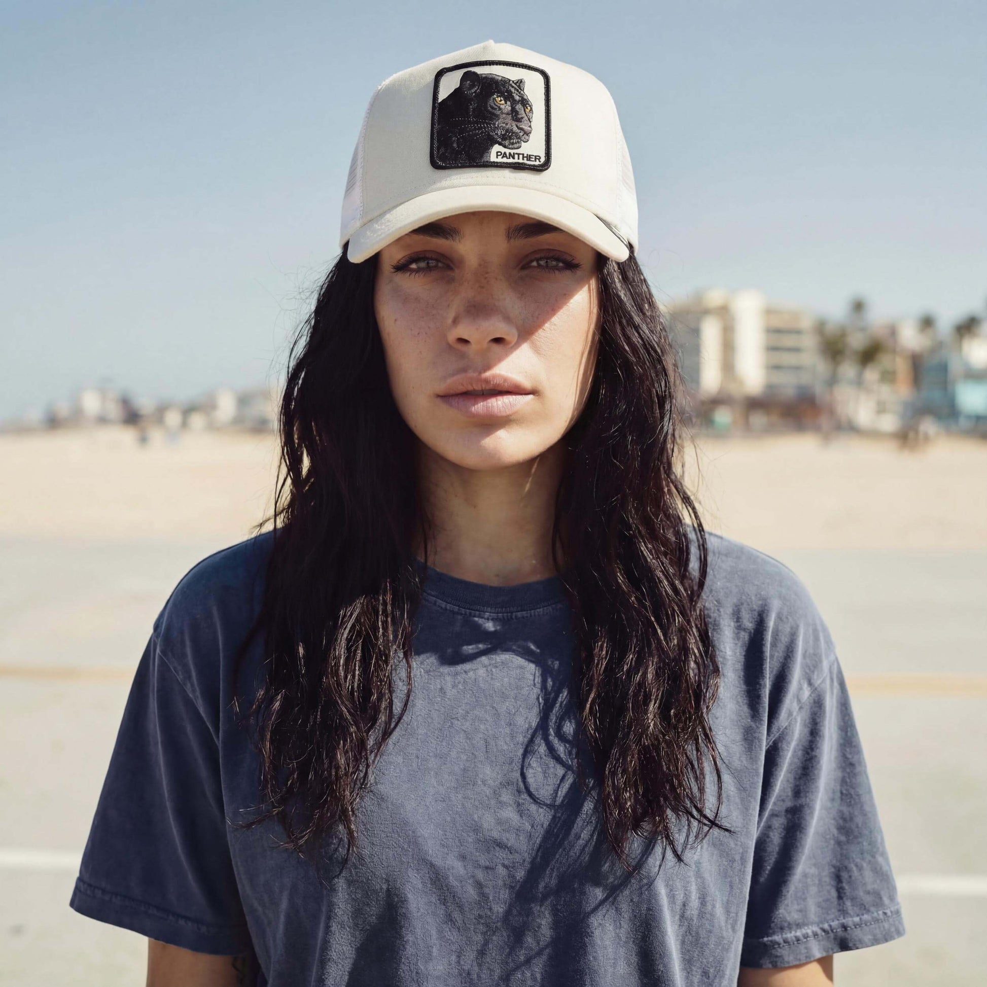 weiß (female-model Sandra Smith)