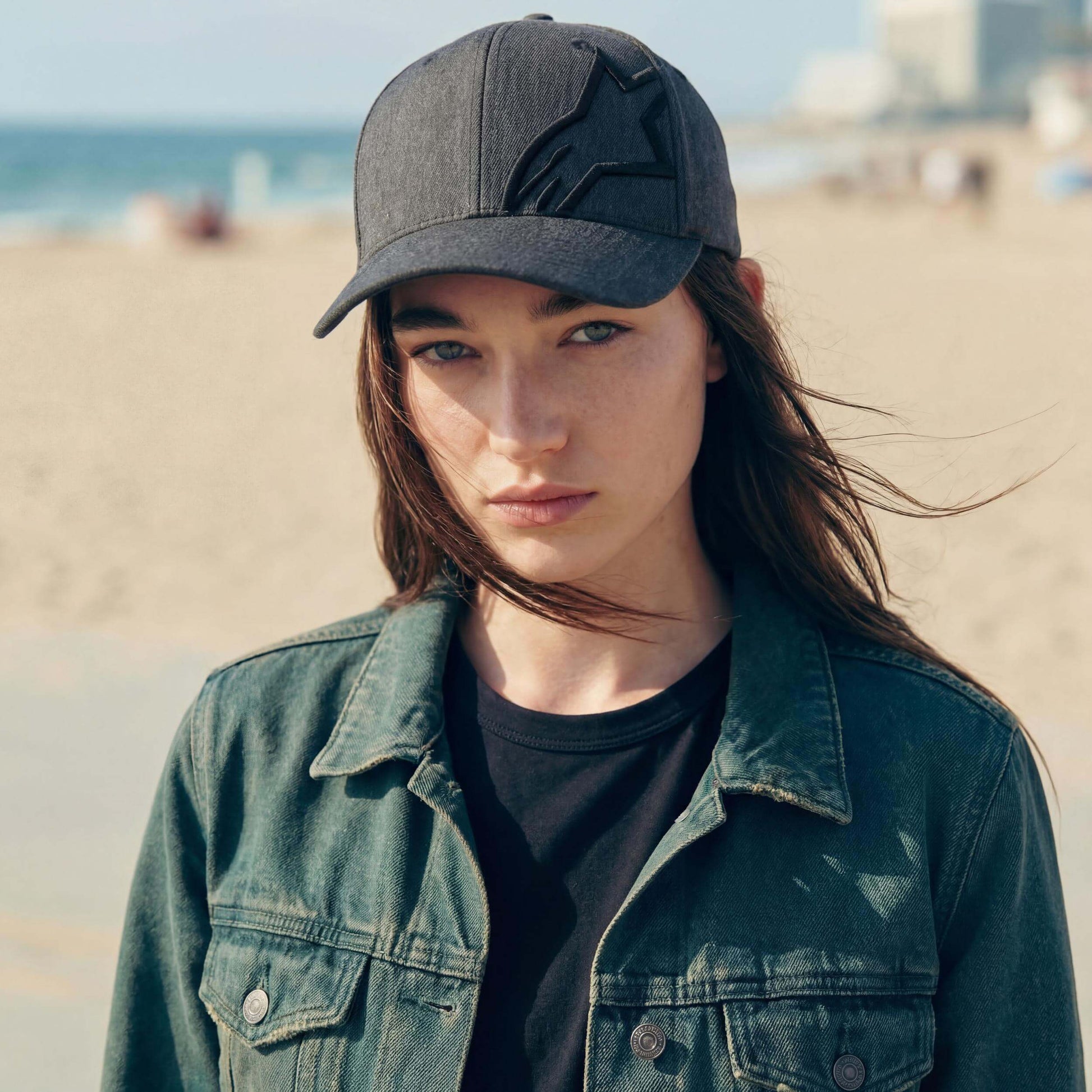 anthrazit (female-model Zara Slater)