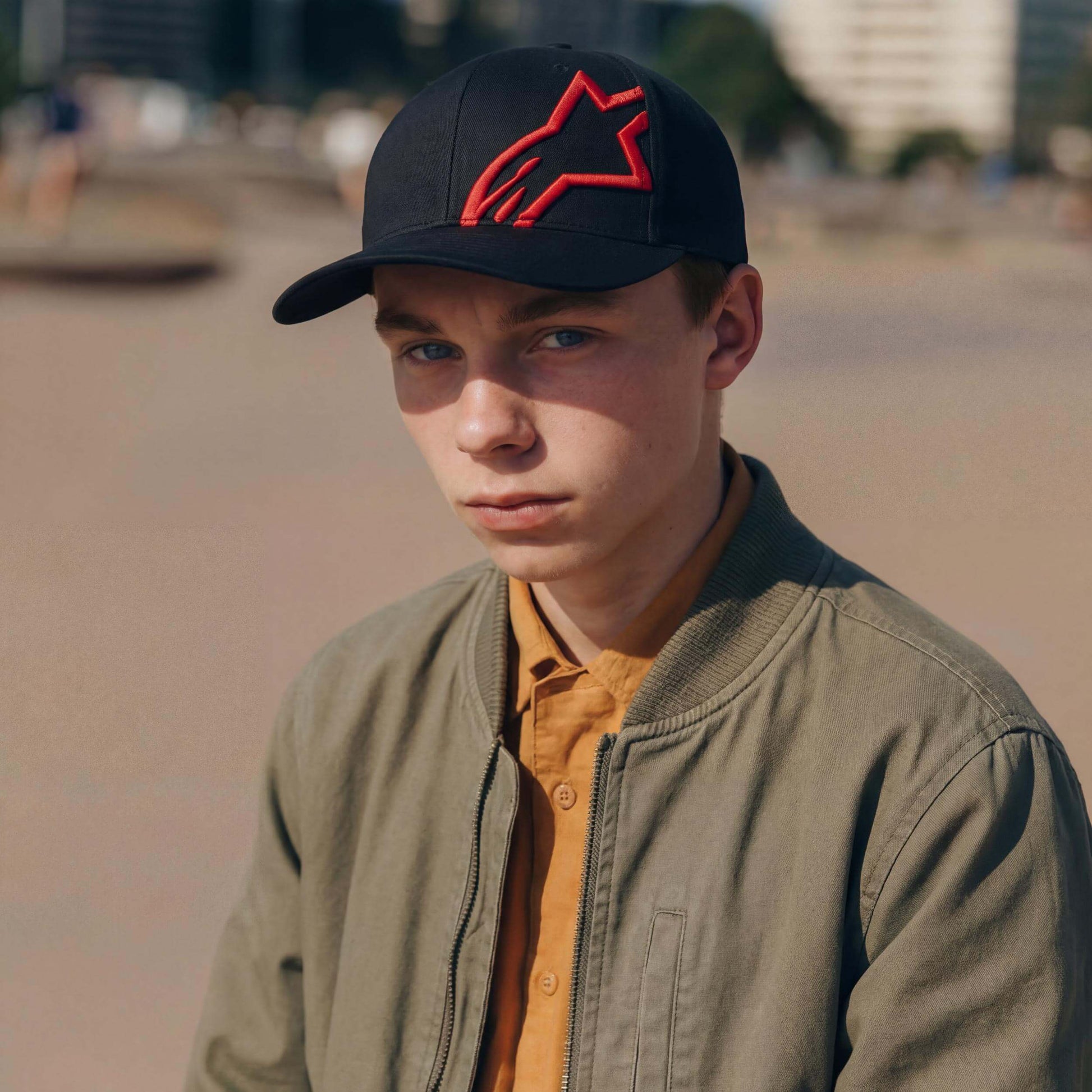 schwarz-rot (male-model Roger Yard)