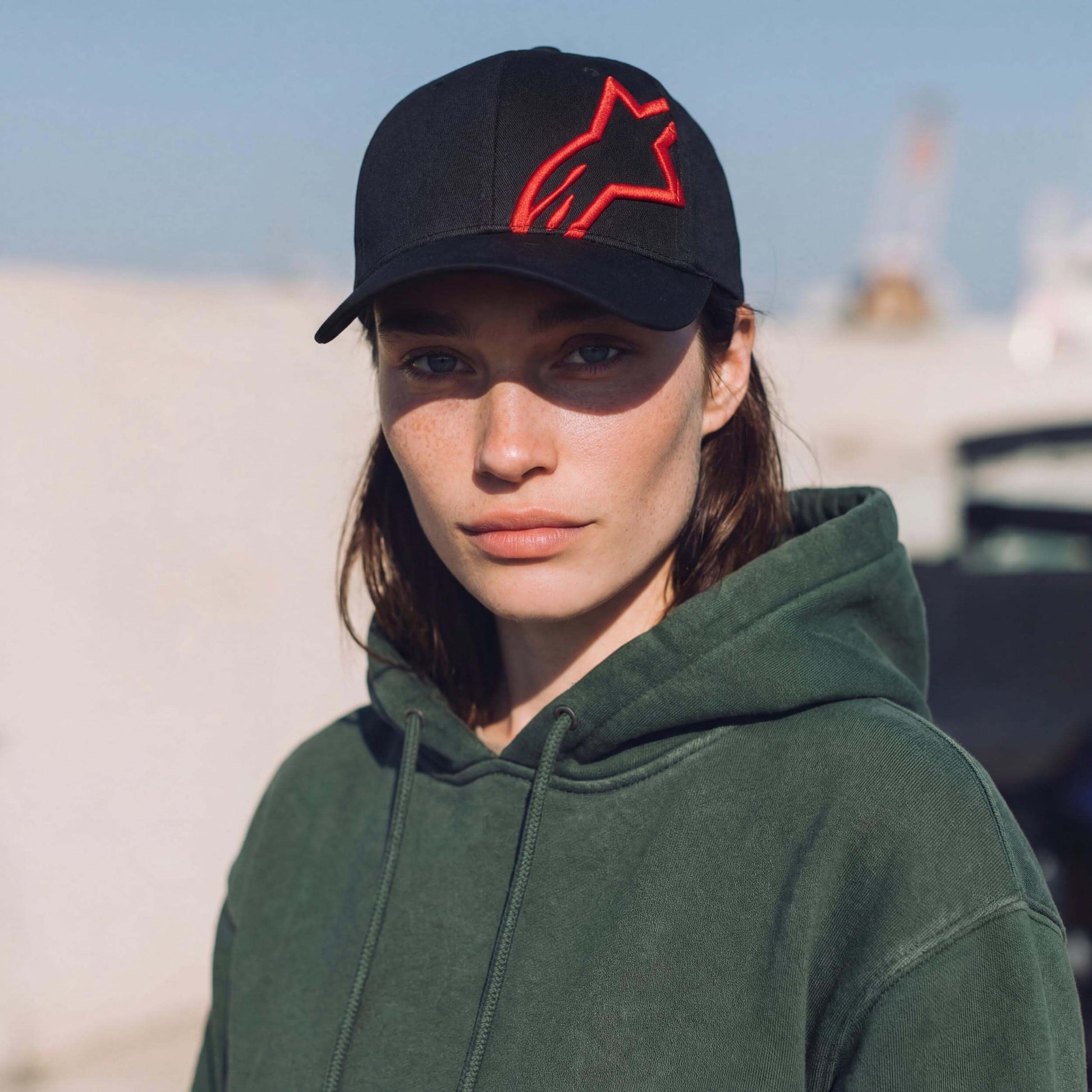 schwarz-rot (female-model Annabel Oharra)