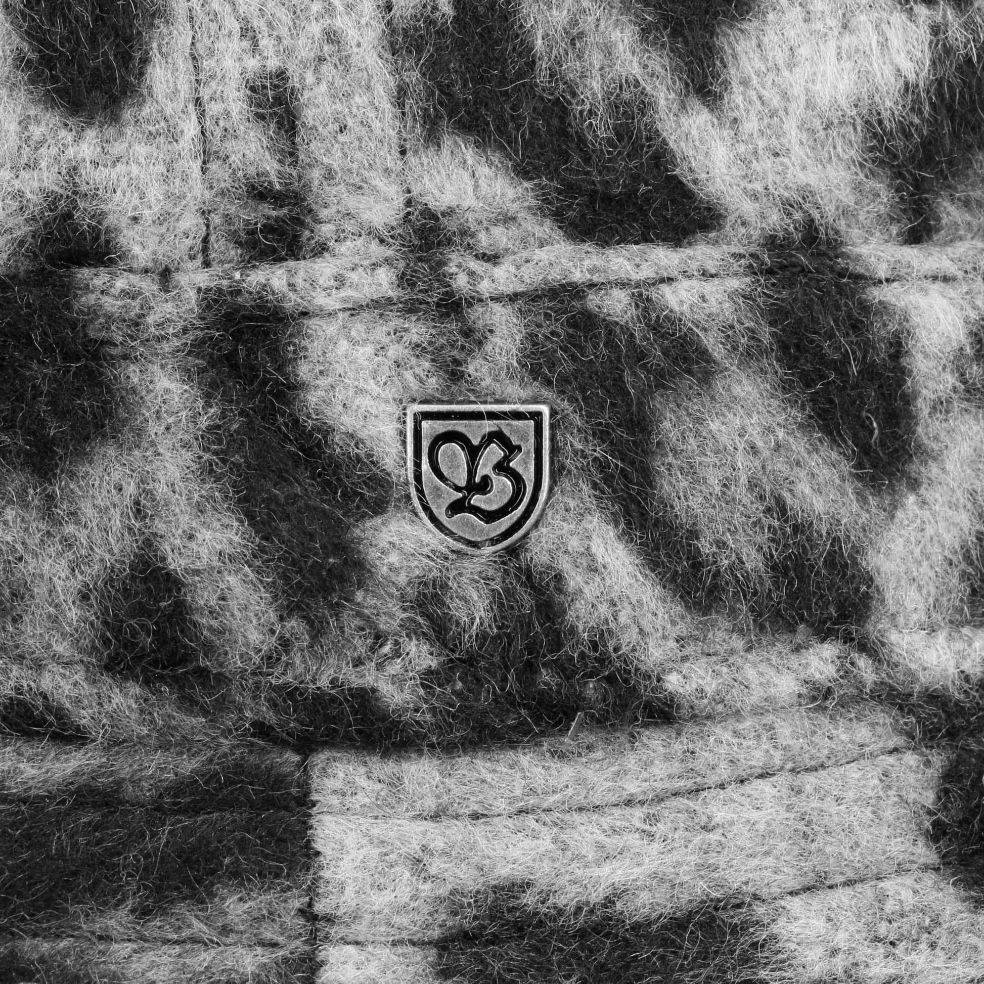 grau-schwarz