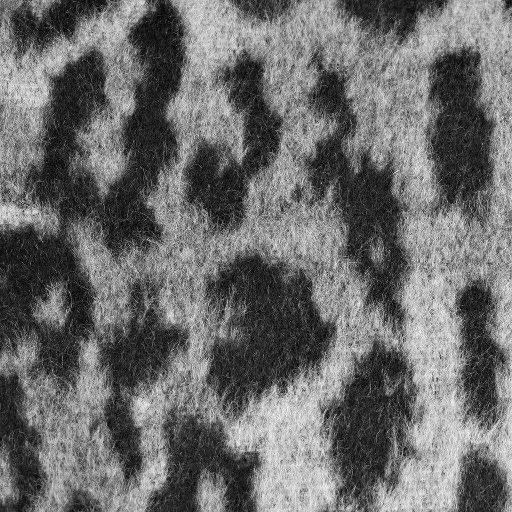 grau-schwarz