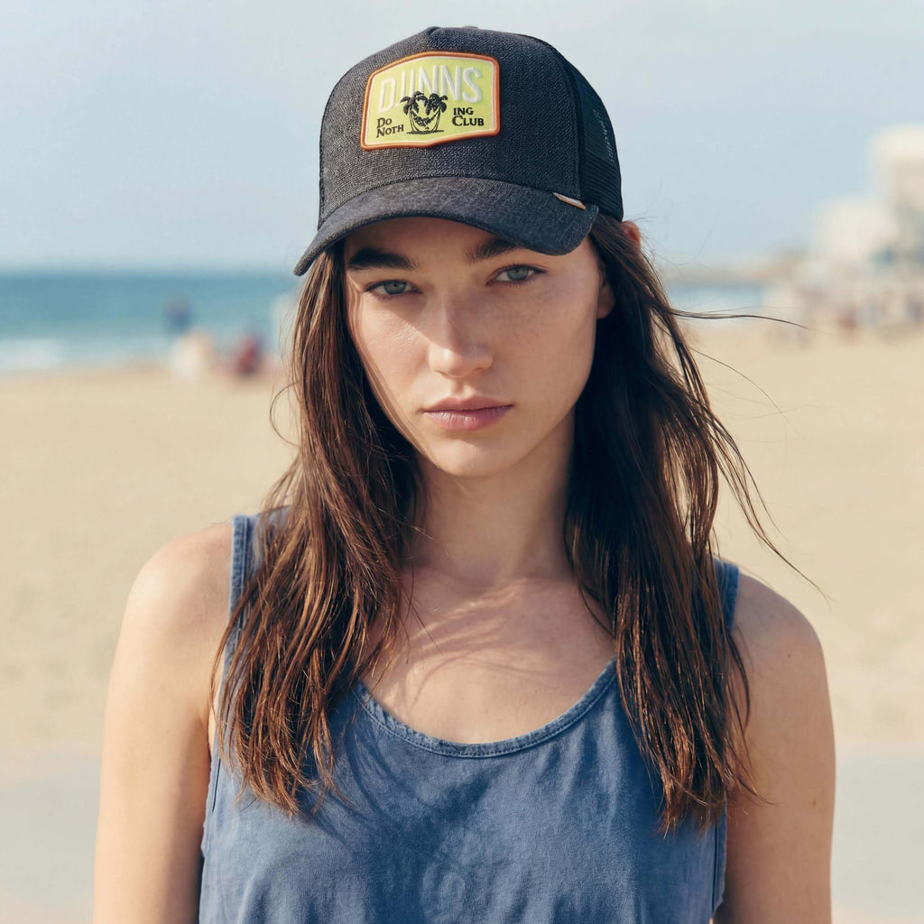 schwarz (female-model Monique Iverson)