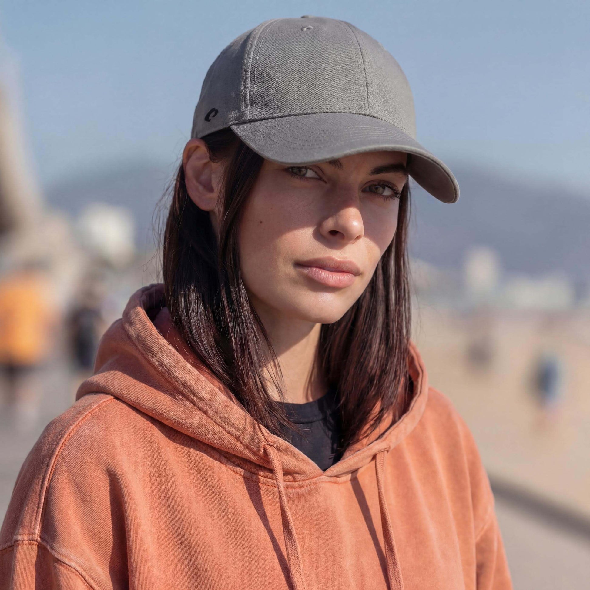 grau (female-model Alexis Newman)