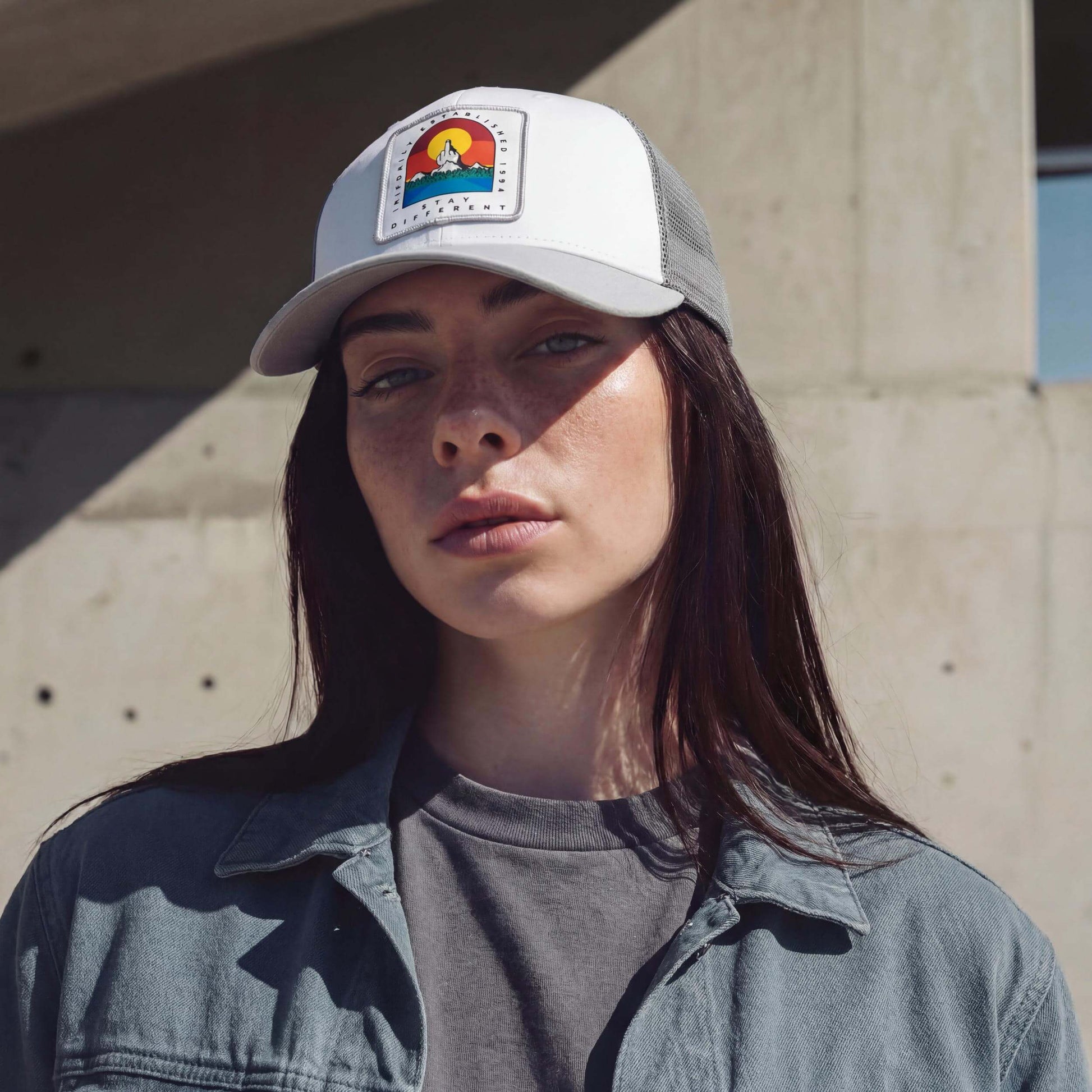 grau (female-model Hazel Bourne)