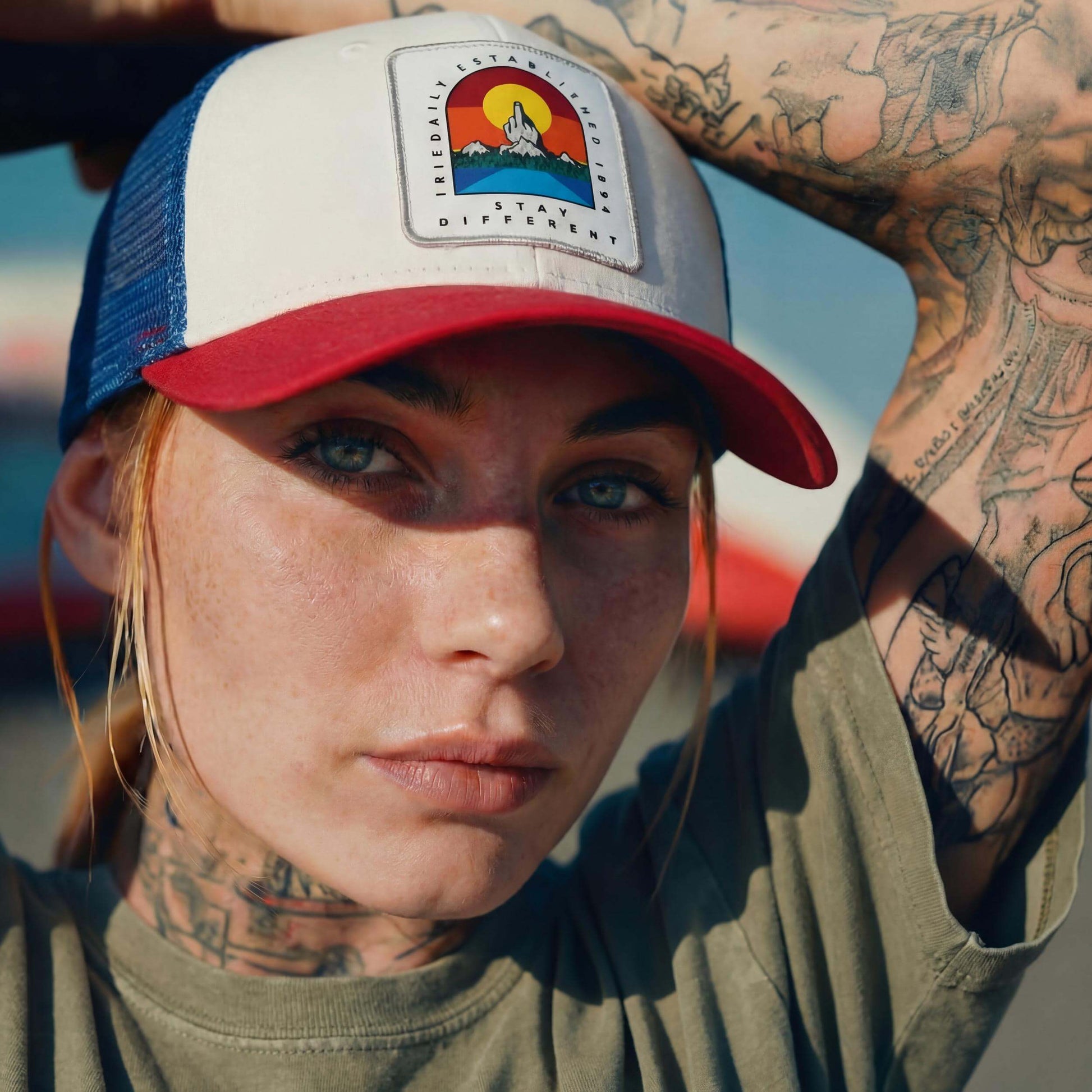 dunkelblau (female-model Nicole Capman)