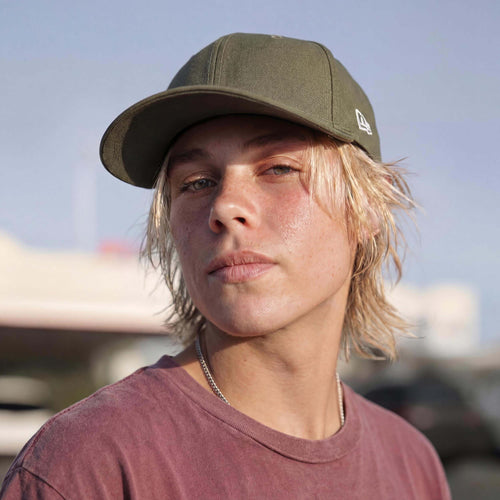 oliv (male-model James Lavender)