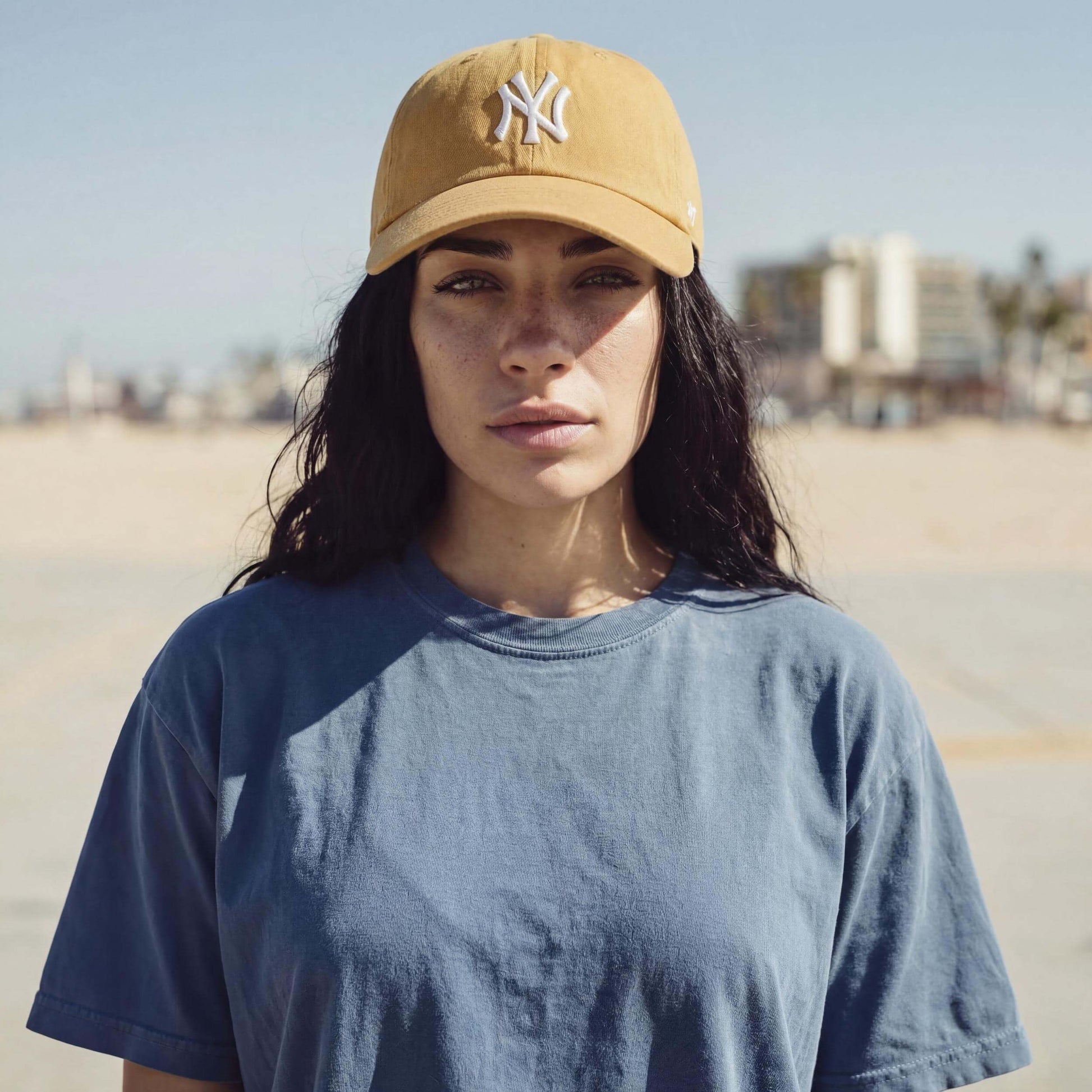 gelb (female-model Ricci Amber)