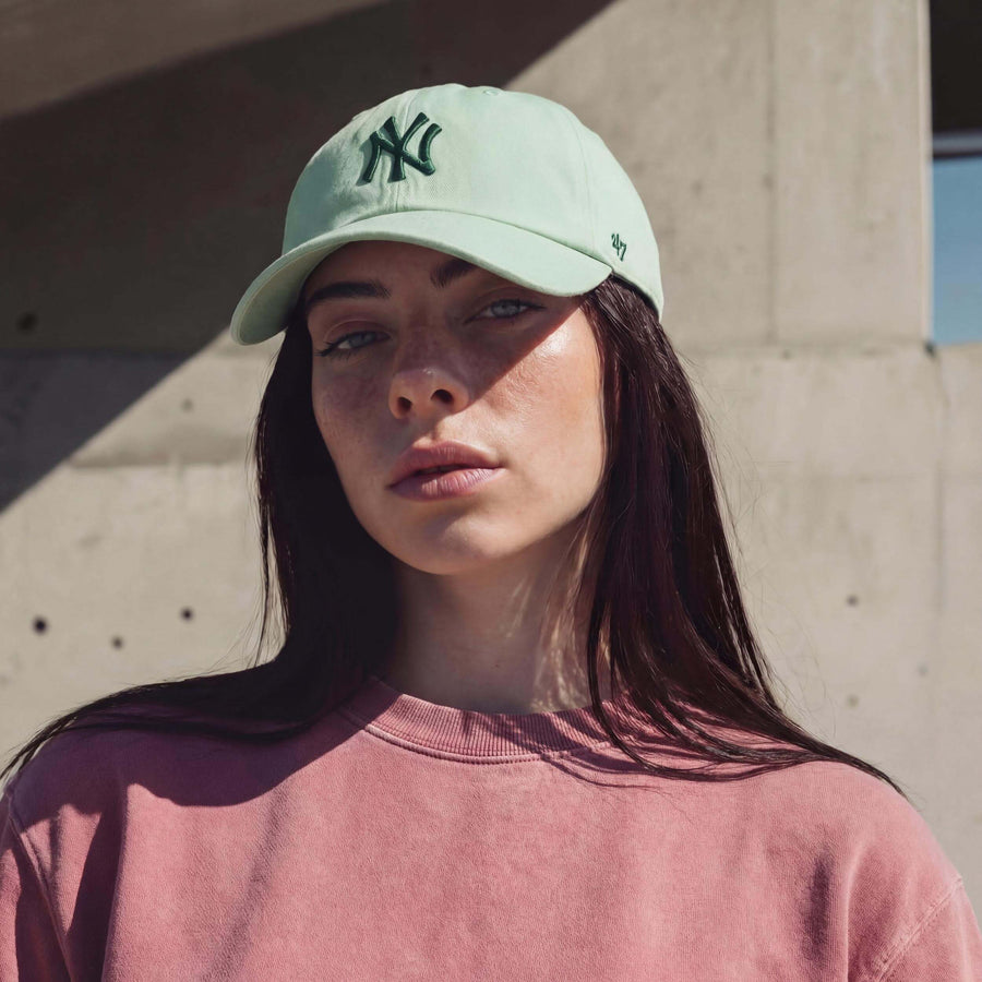 mint (female-model Natalie Polino)