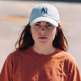 hellblau (female-model Alexis Newman)