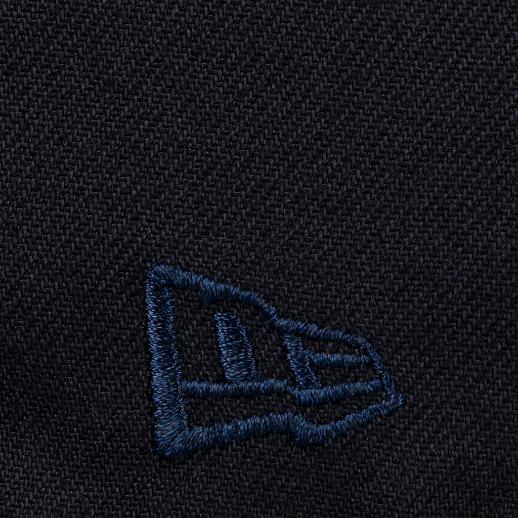 dunkelblau
