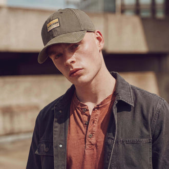bruin-grijs (mannelijk model James Lavender)