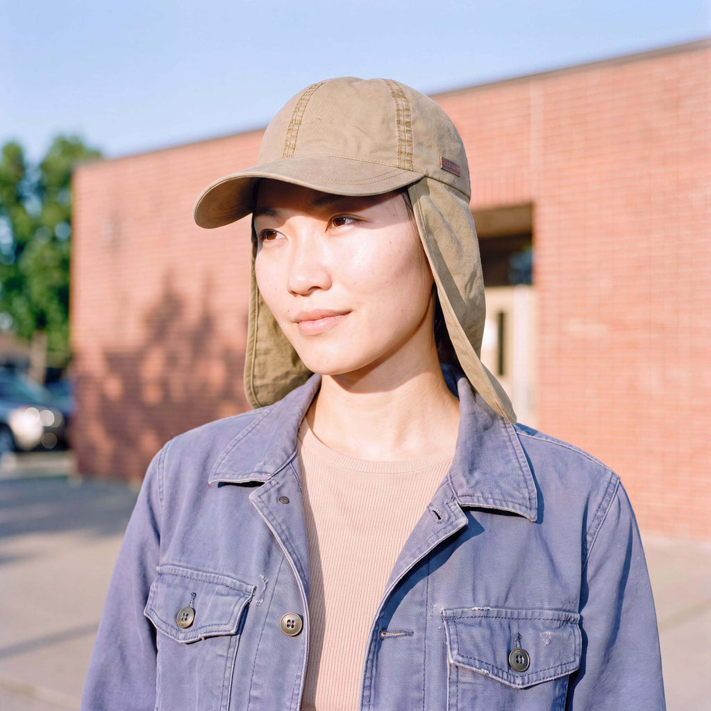 khaki (female-model)