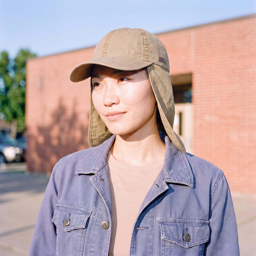 khaki (female-model)
