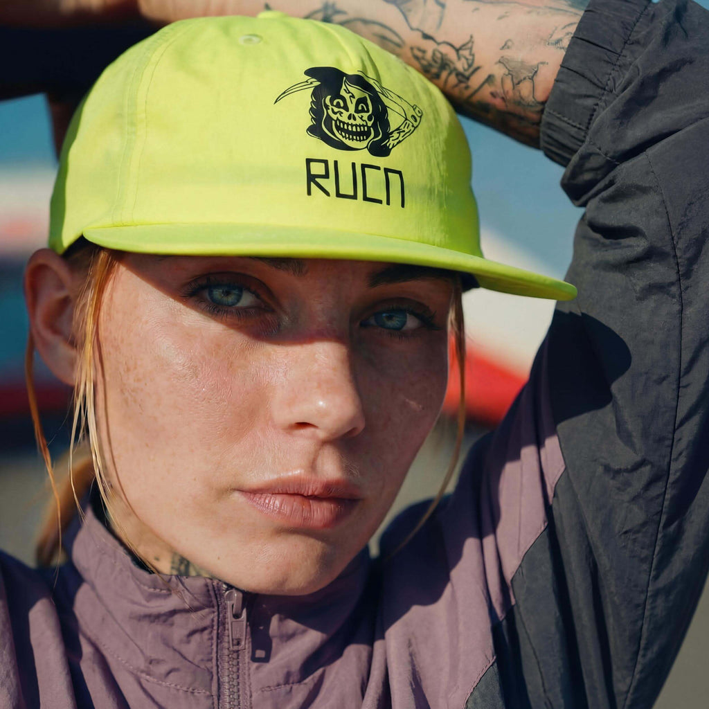 neongrün (female-model Bec Rabanne)
