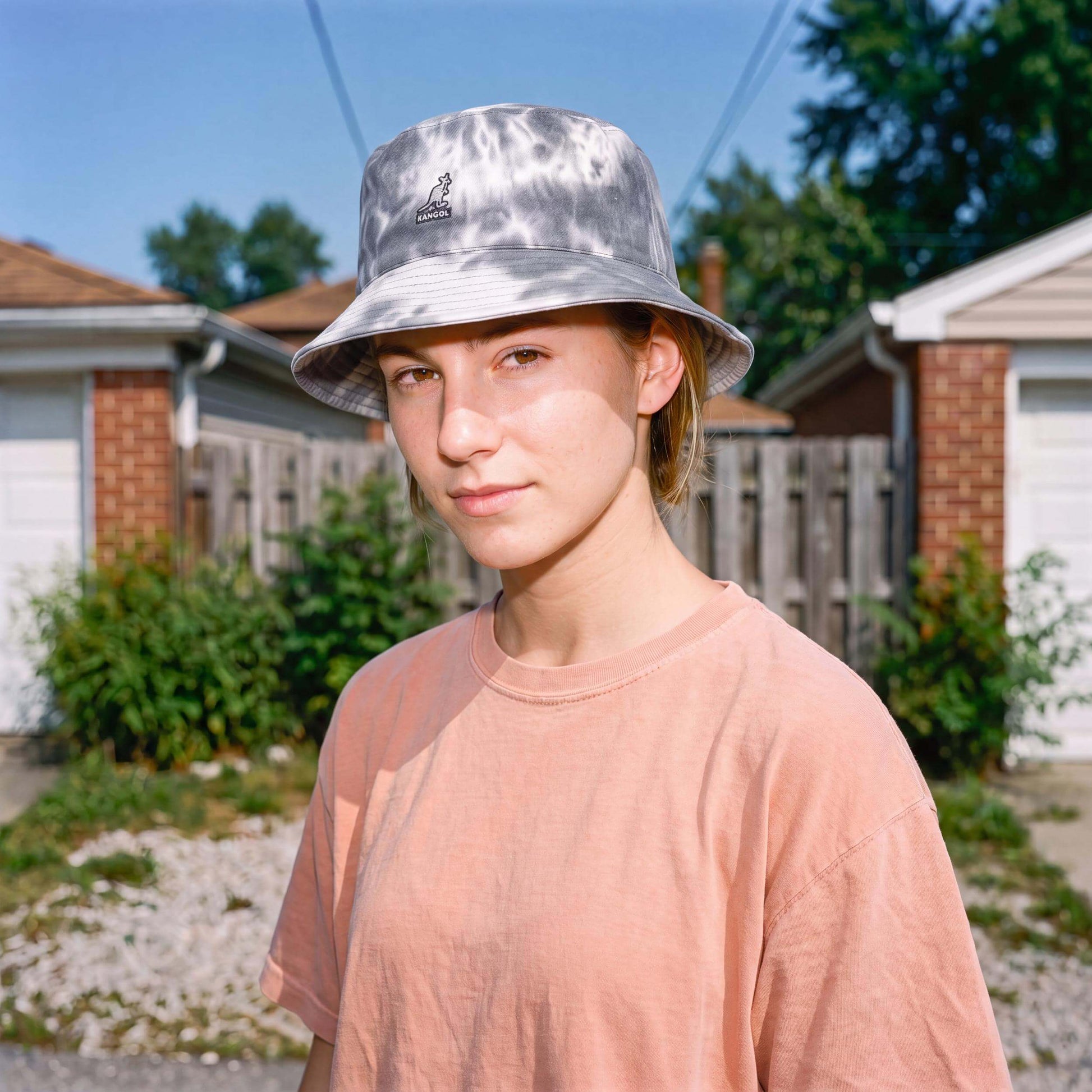 grau (female-model)