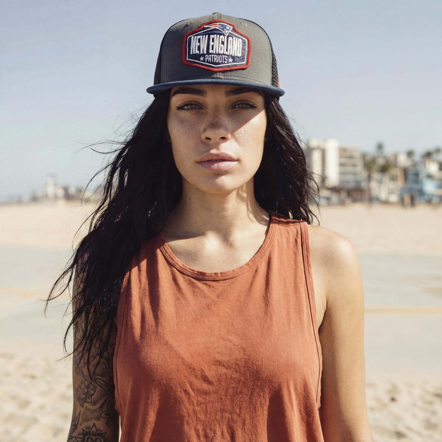 anthrazit (female-model Sabrina Sanchez)
