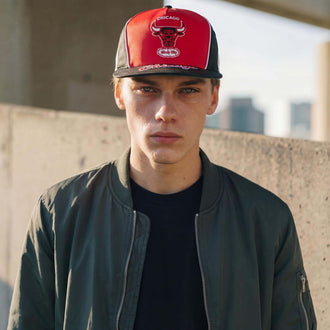 rood (mannelijk model Jimmy Mcneal)