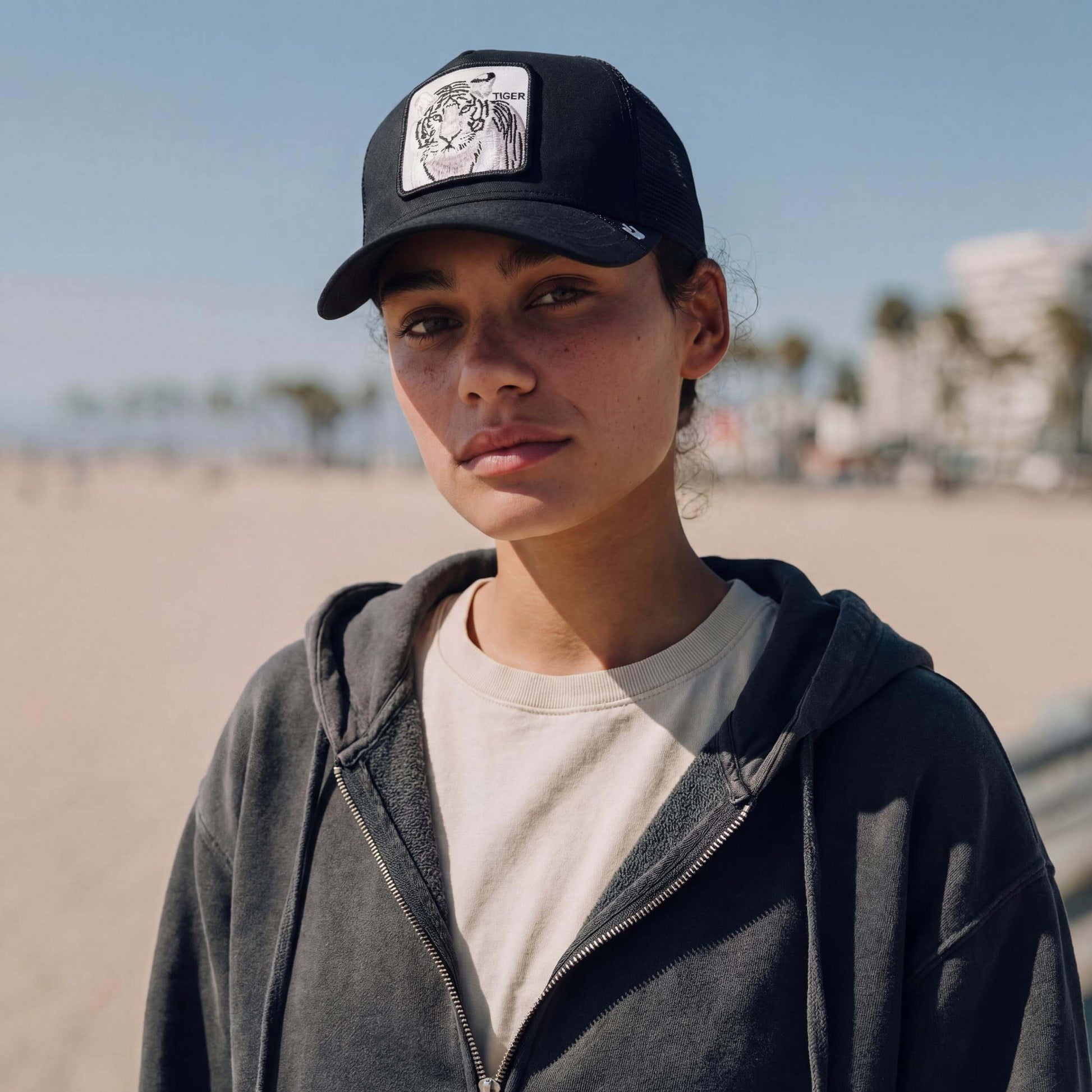 schwarz (female-model Jessica Paulic)