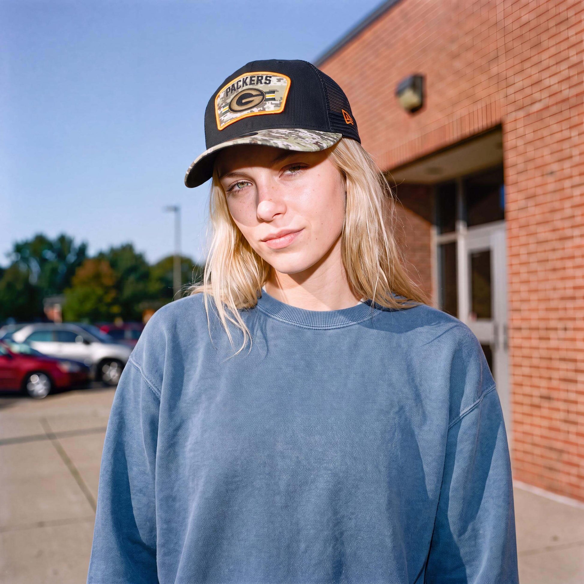 schwarz (female-model)