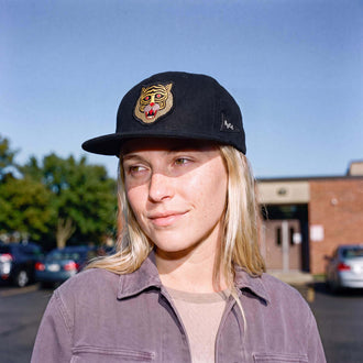 schwarz (female-model)