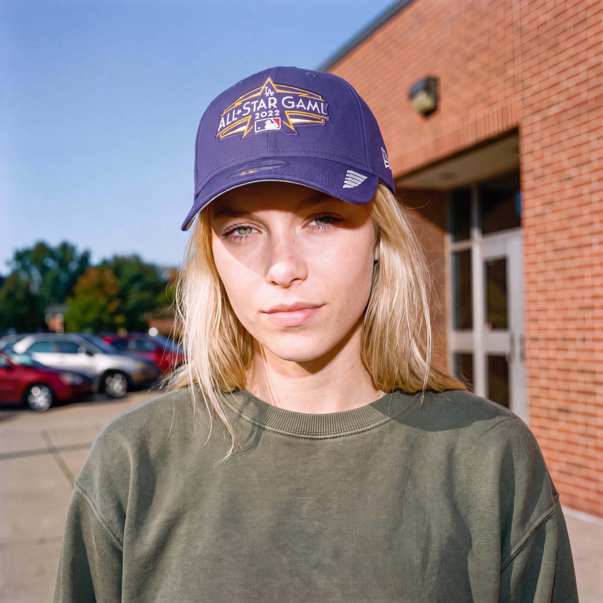 blau (female-model)