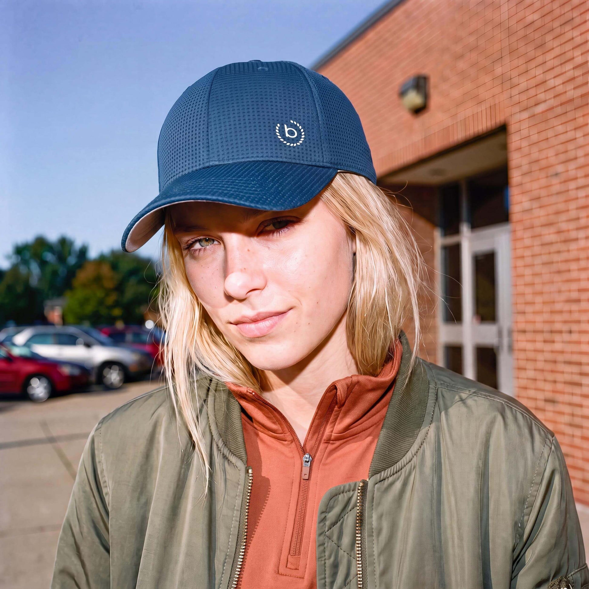 blau (female-model)