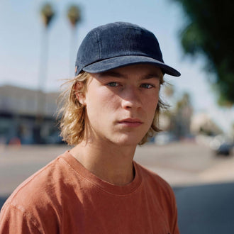 donkerblauw (mannelijk model Jimmy Mcneal)