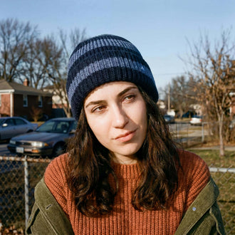 blau (female-model)