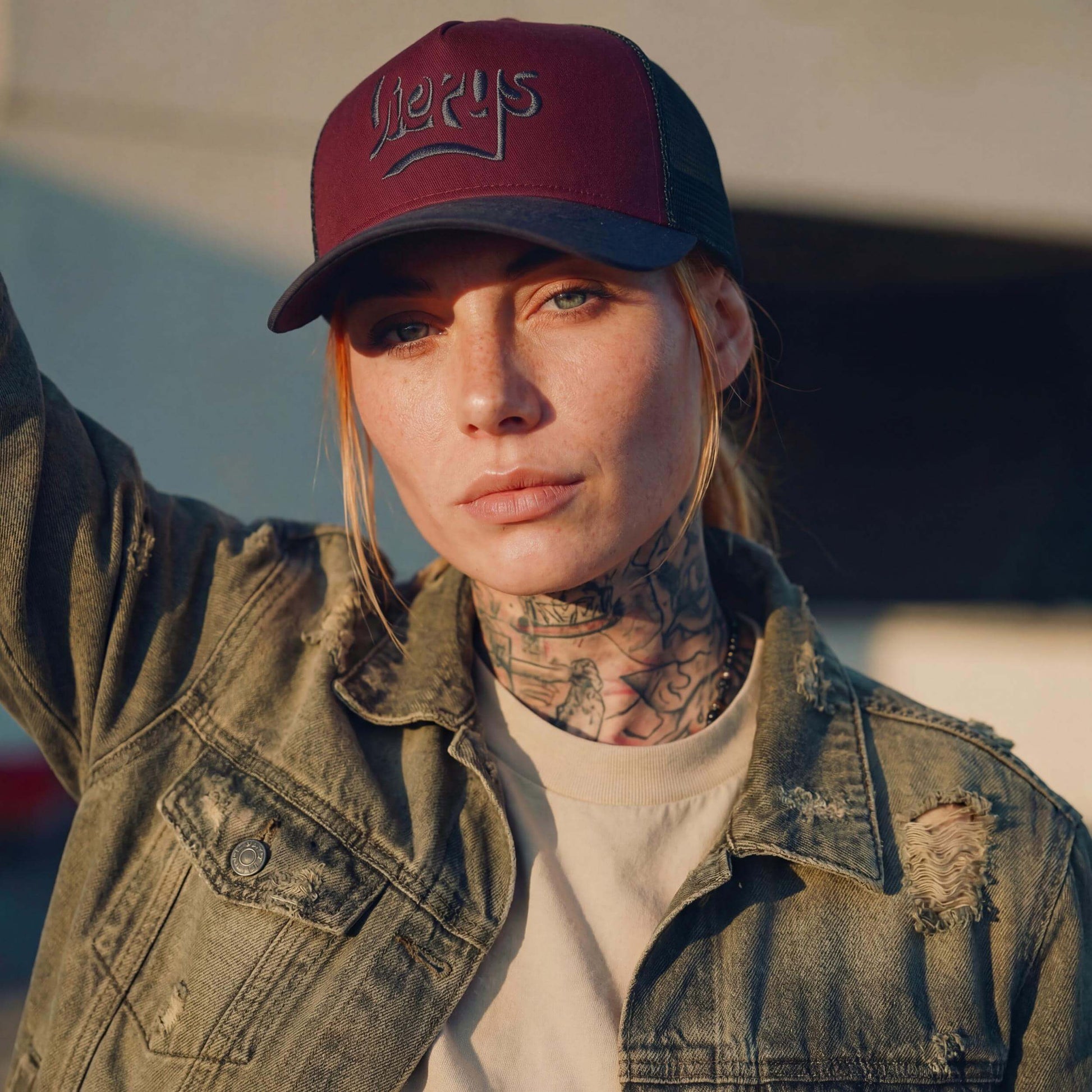 bordeaux (female-model Jessica Paulic)