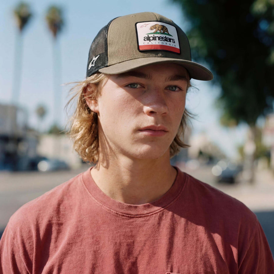 olive (male model Oswald Bloom)