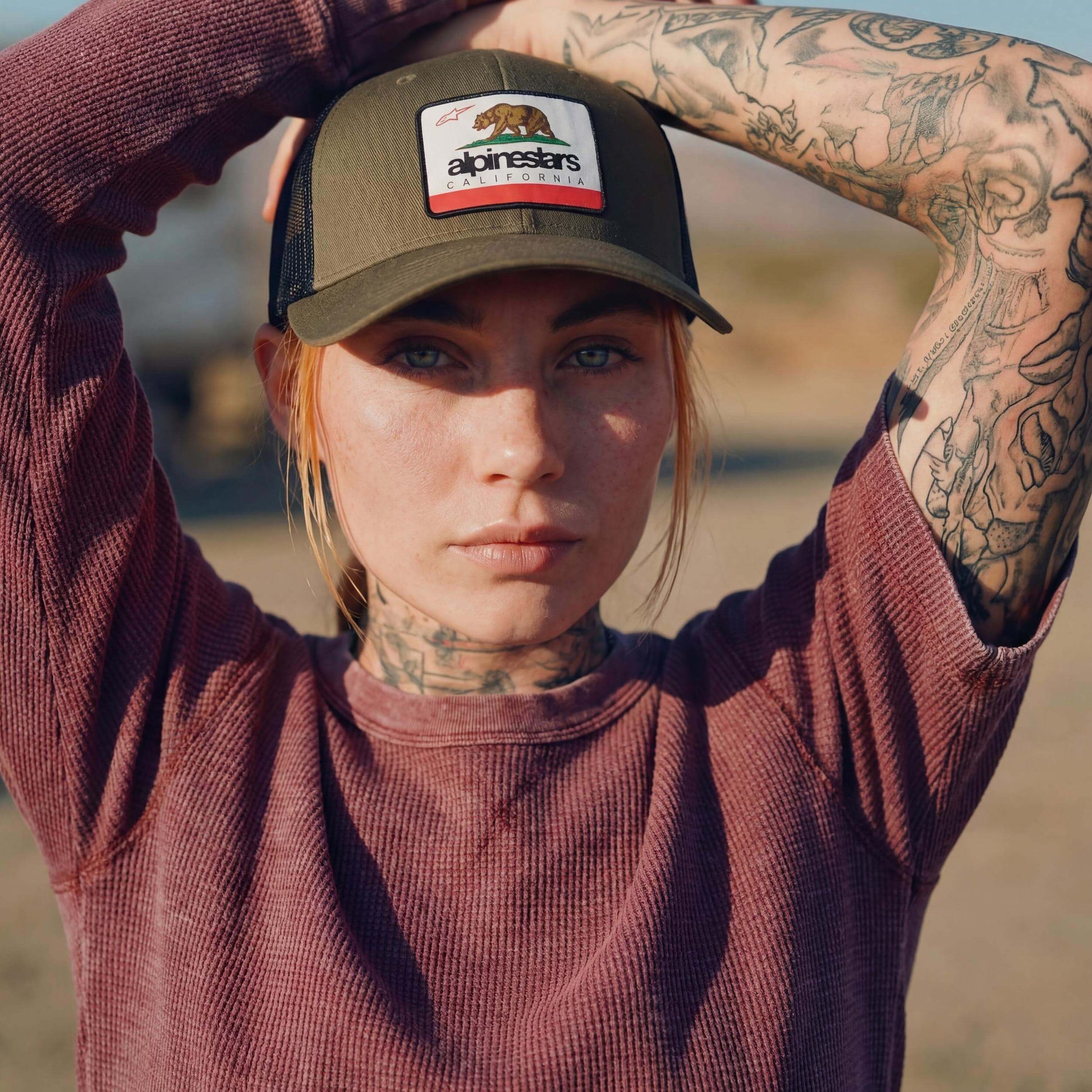 oliv (female-model Monique Iverson)