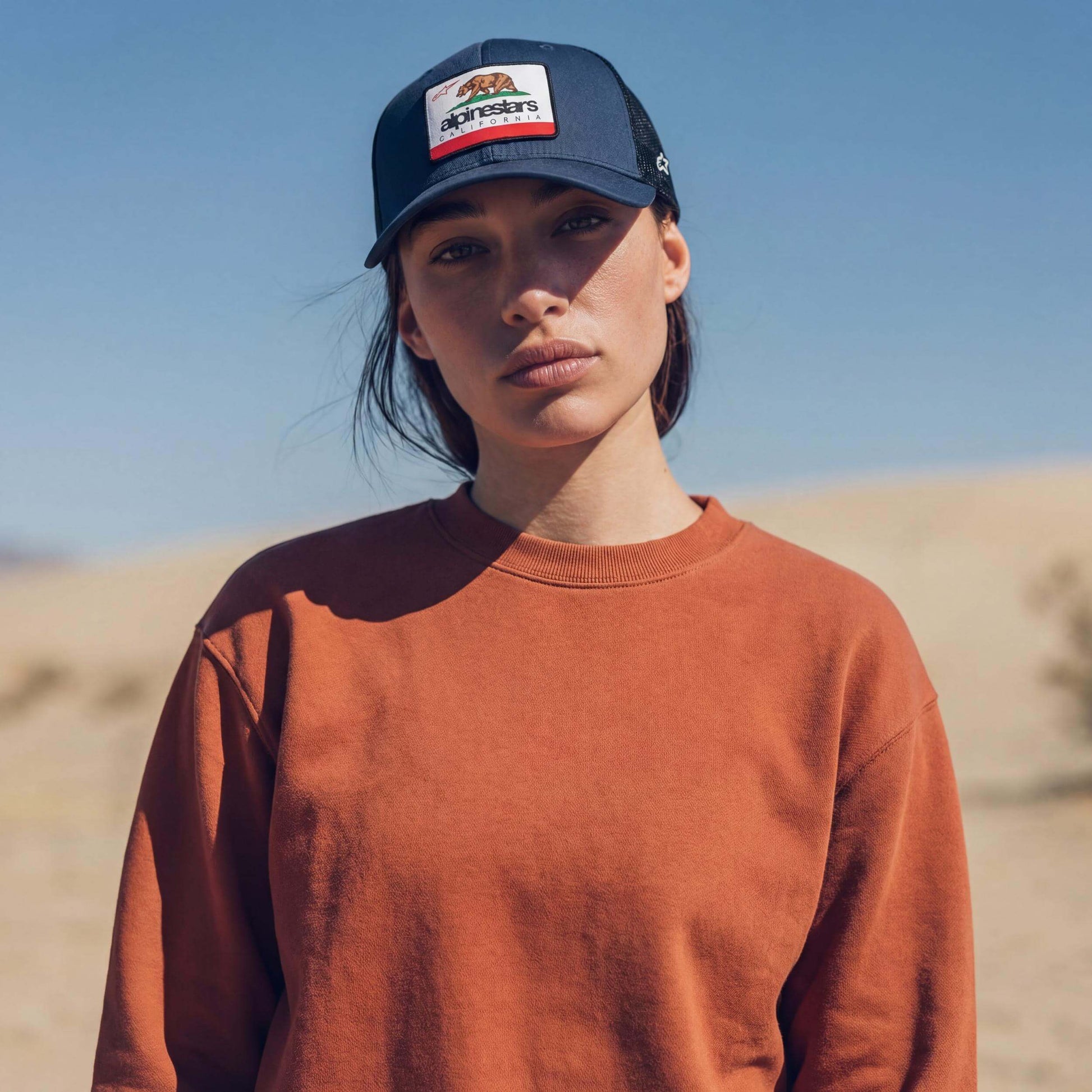 dunkelblau (female-model Nicole Capman)