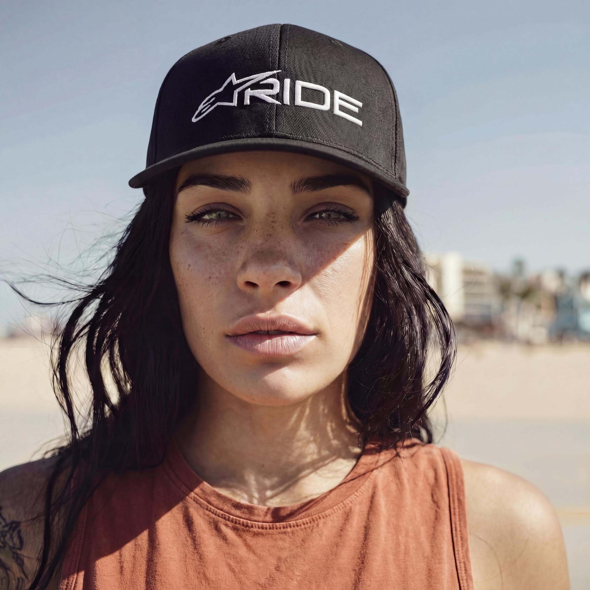 schwarz (female-model Alexis Newman)